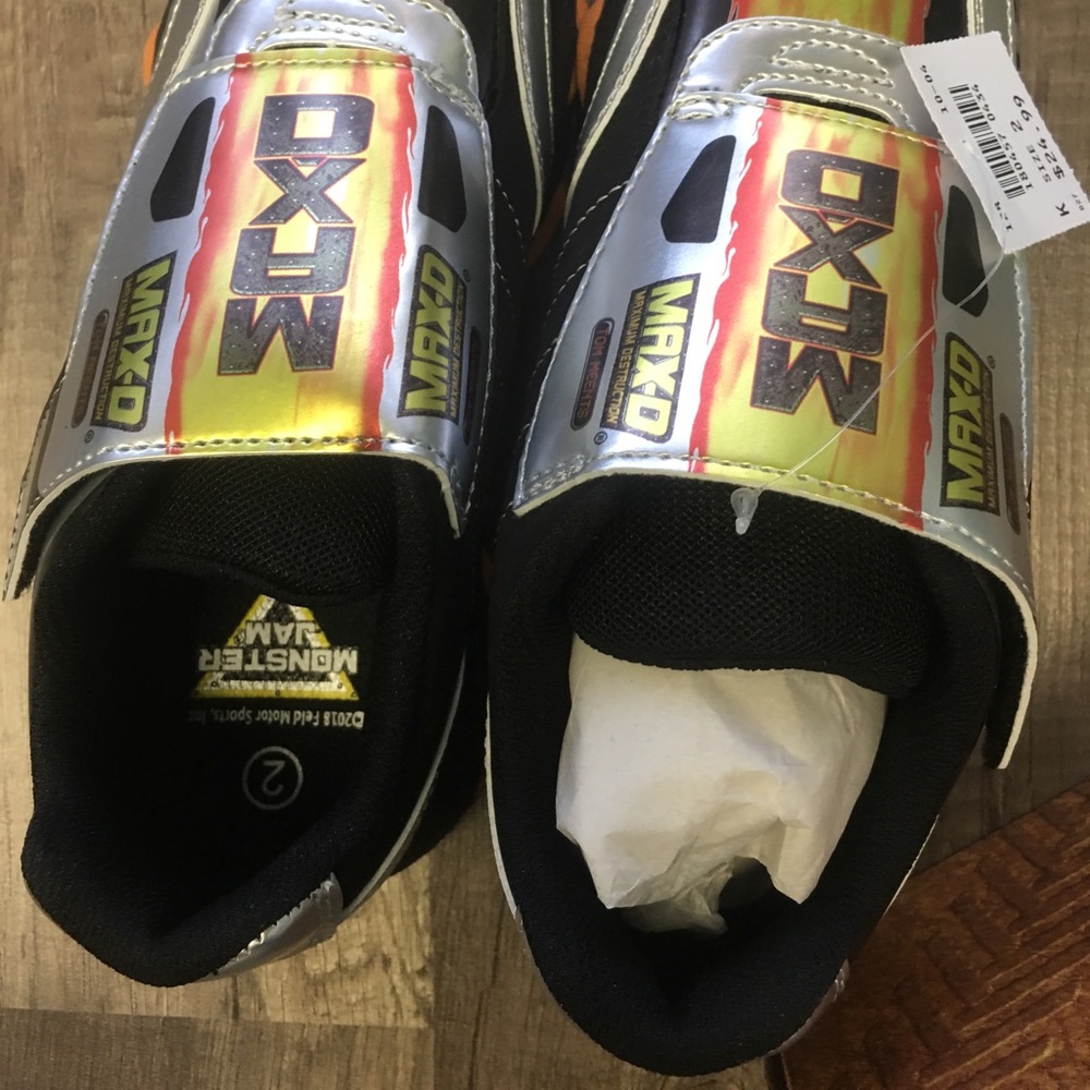 🔥🔥Monster Jam  boys light up Sneakers